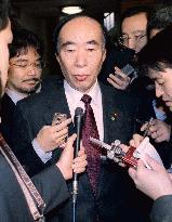 Koizumi, Sakaguchi agree to raise medical fees to 30%